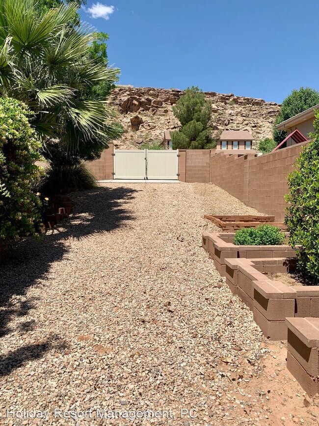 Foto del edificio - 2 br, 1 bath House - 2276 E. Greystone
