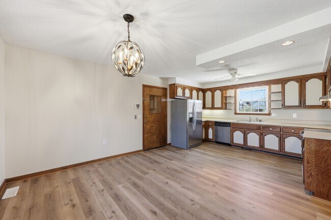 Foto del edificio - 1325 Sun Valley Rd