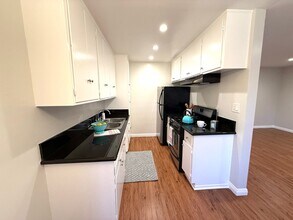 Building Photo - 518 E Washington Blvd