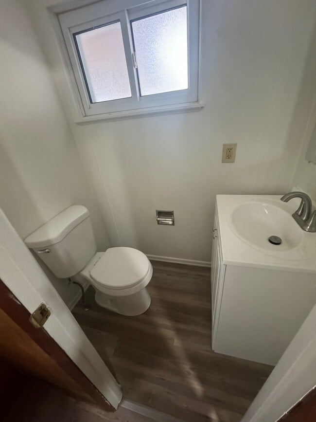 Foto del edificio - 142 Watkins Ave