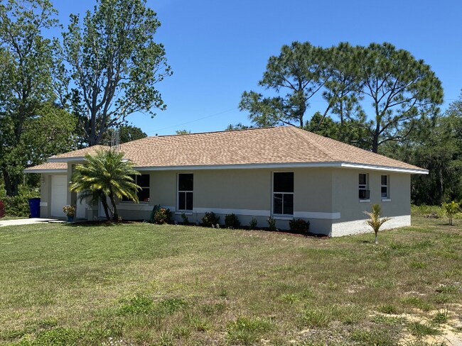Foto del edificio - 1600 Benz Terrace