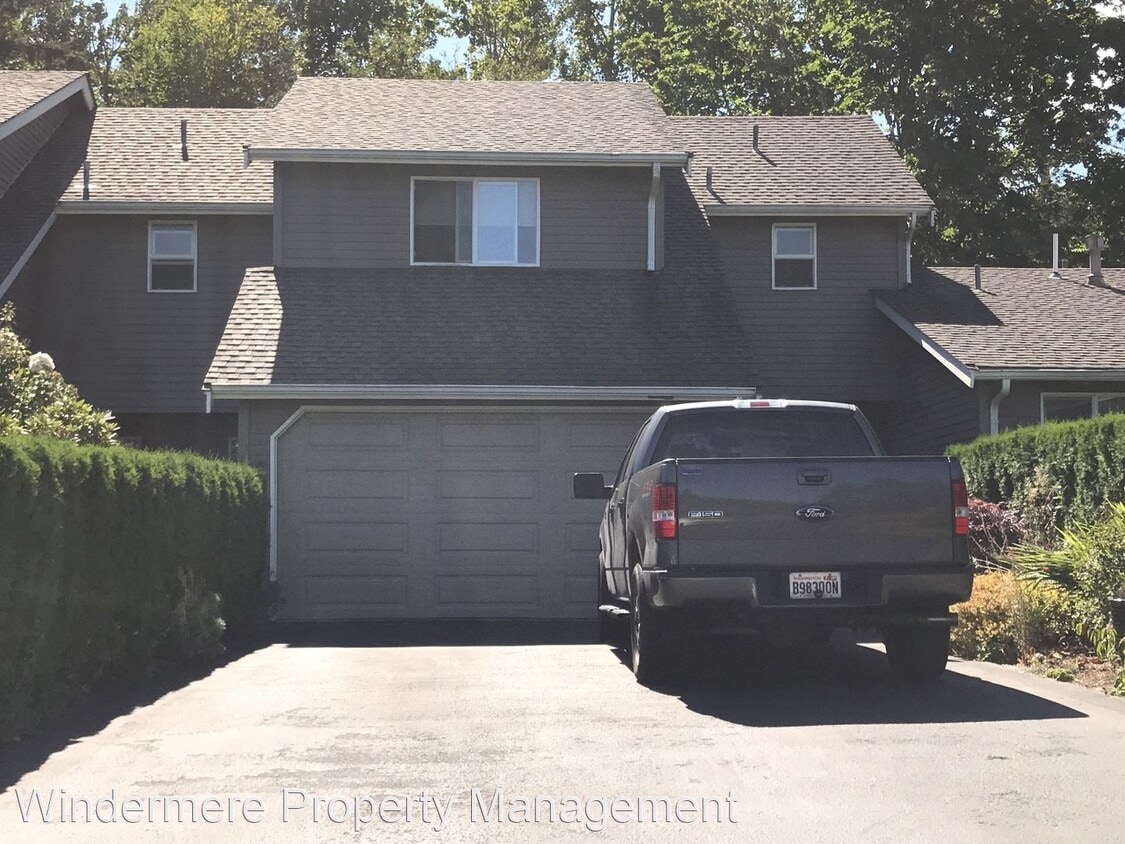 Primary Photo - 3 br, 2.5 bath House - 2112 Birch Circle