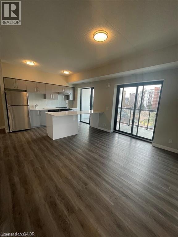 Building Photo - 15 Queen St S