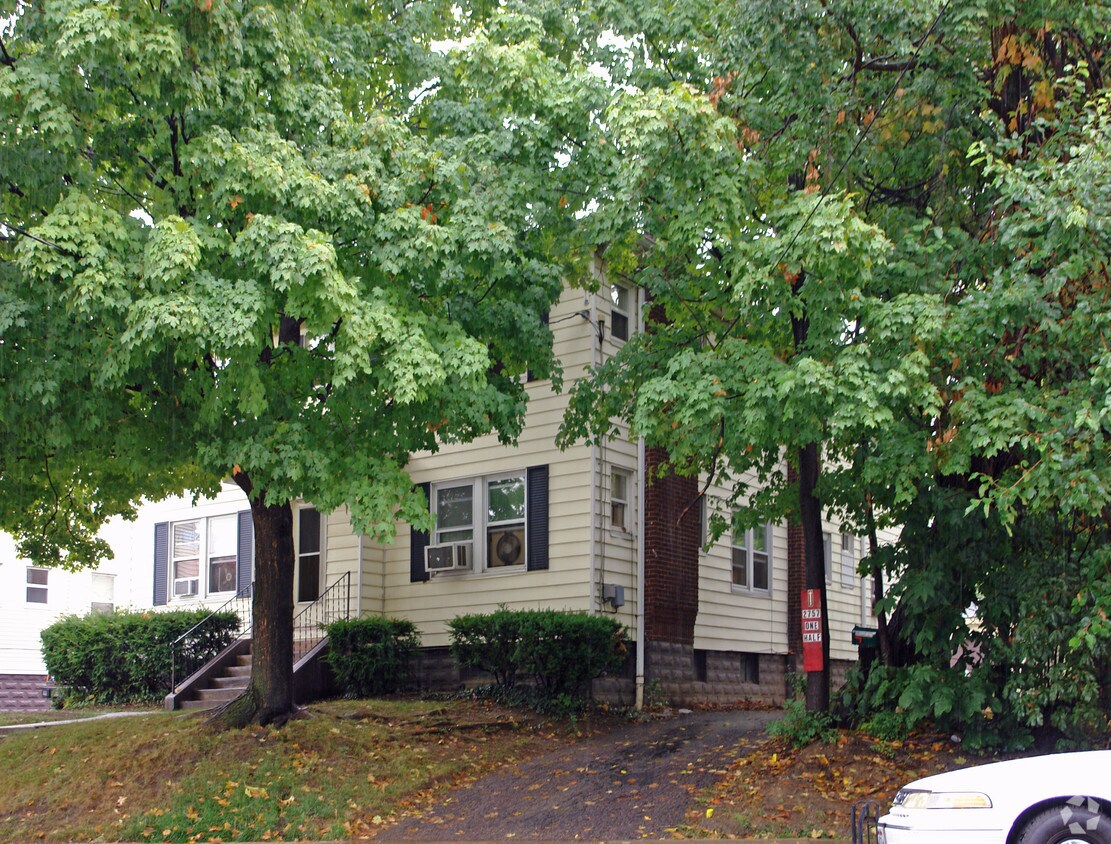 Building Photo - 2757 Harris Ave