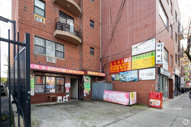 Building Photo - 132-52 41st Ave