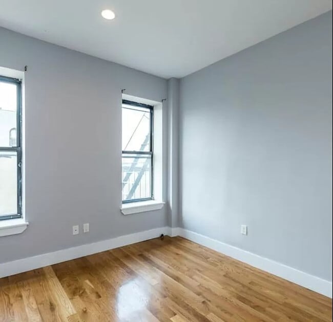 Building Photo - 70 Pinehurst Ave