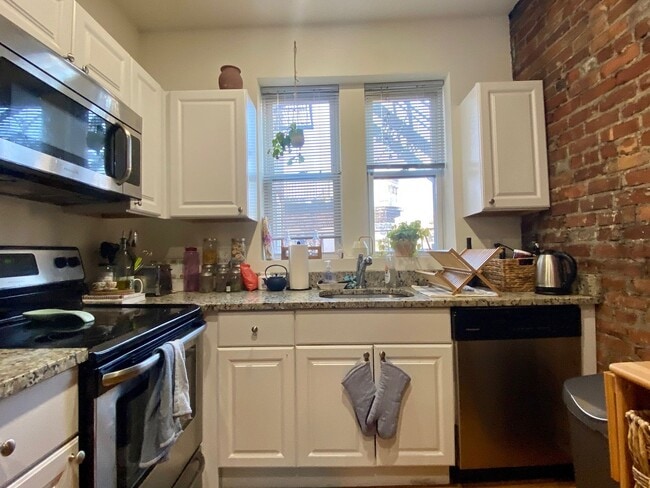 Nicely renovated 1 bed in the heart of the... - Nicely renovated 1 bed in the heart of the... House
