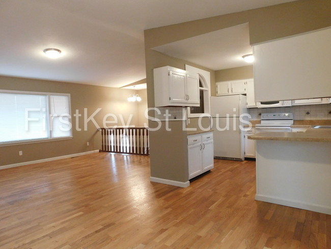 Building Photo - 13 Graystone Dr