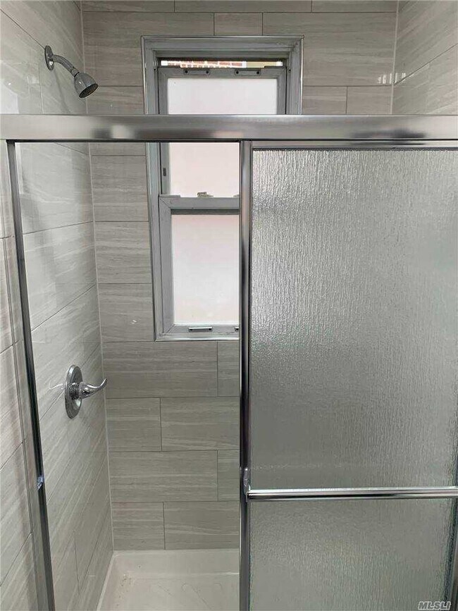 Foto del edificio - 59-86-86 Grand Ave