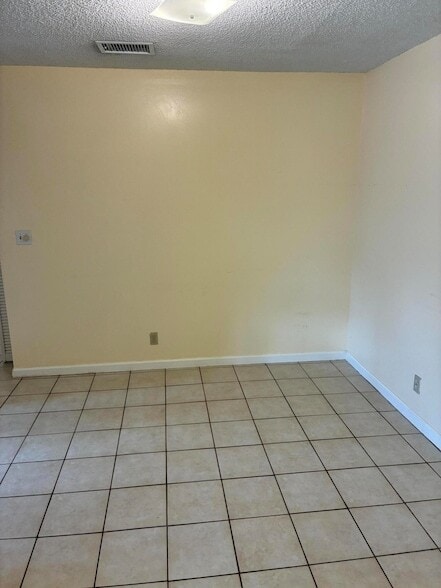 Building Photo - 233 Pine Terrace