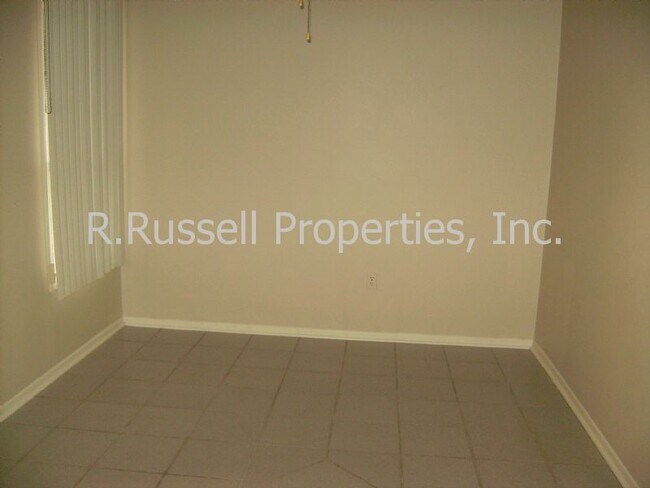 Building Photo - 540 Orange Dr