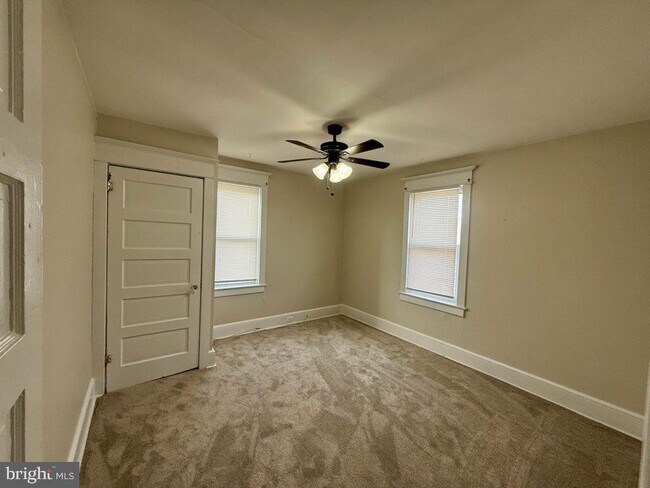 Foto del edificio - 404 W Broad St