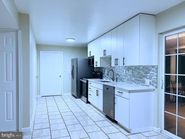 Foto del edificio - 8186 Paper Birch Dr