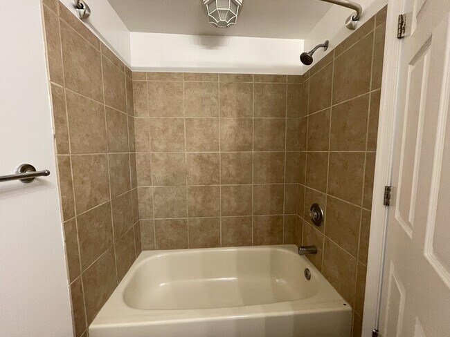 Foto del edificio - 907 Woodbridge Ct