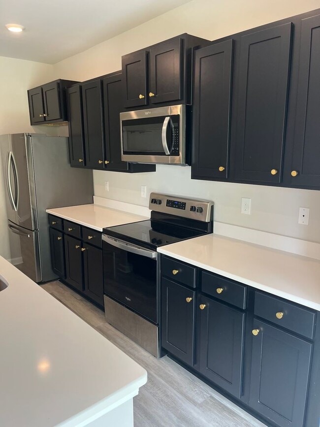 Building Photo - Nice townhome in great location