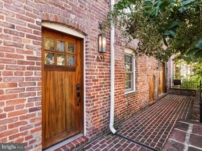 Building Photo - 631 D St SE