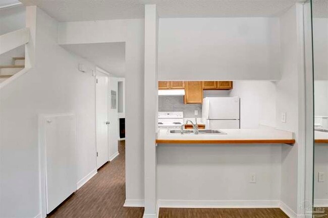 Building Photo - 458 E Burgess Rd