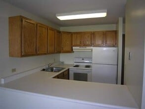 Building Photo - 5800 Oakwood Dr