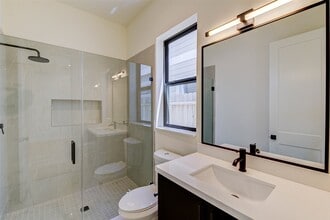 Building Photo - 1803 Dunlavy St