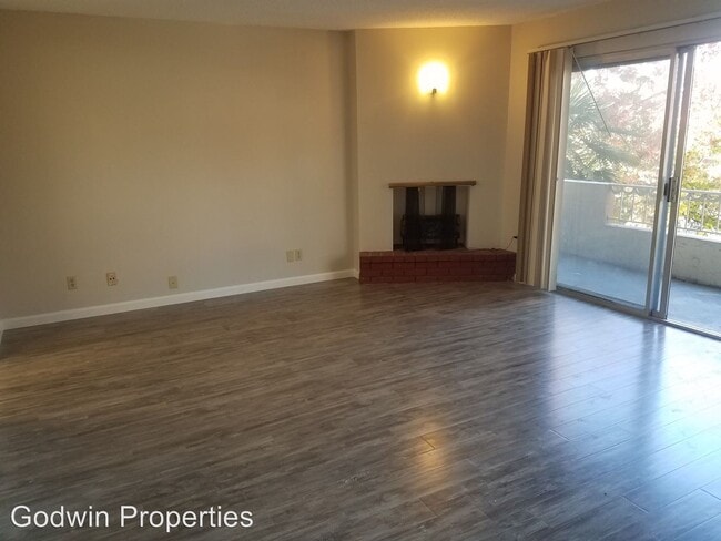 Building Photo - 266 Adams St