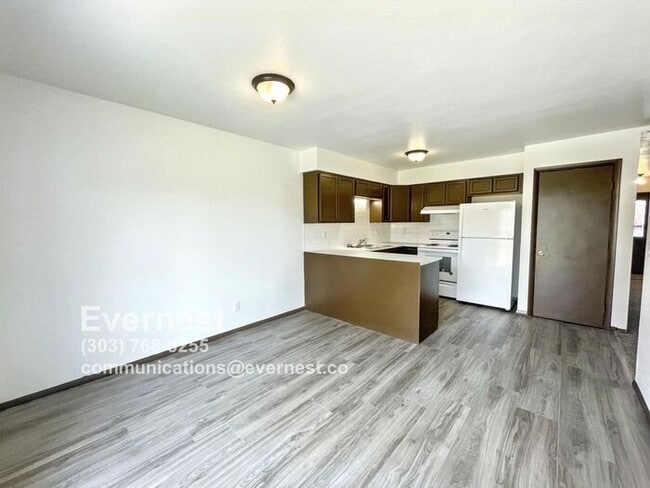 Foto del edificio - 2-Bedroom, 2-Bathroom Home with Modern Ame...