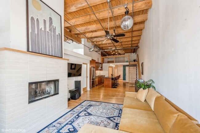 Building Photo - 612 N Oakley Blvd