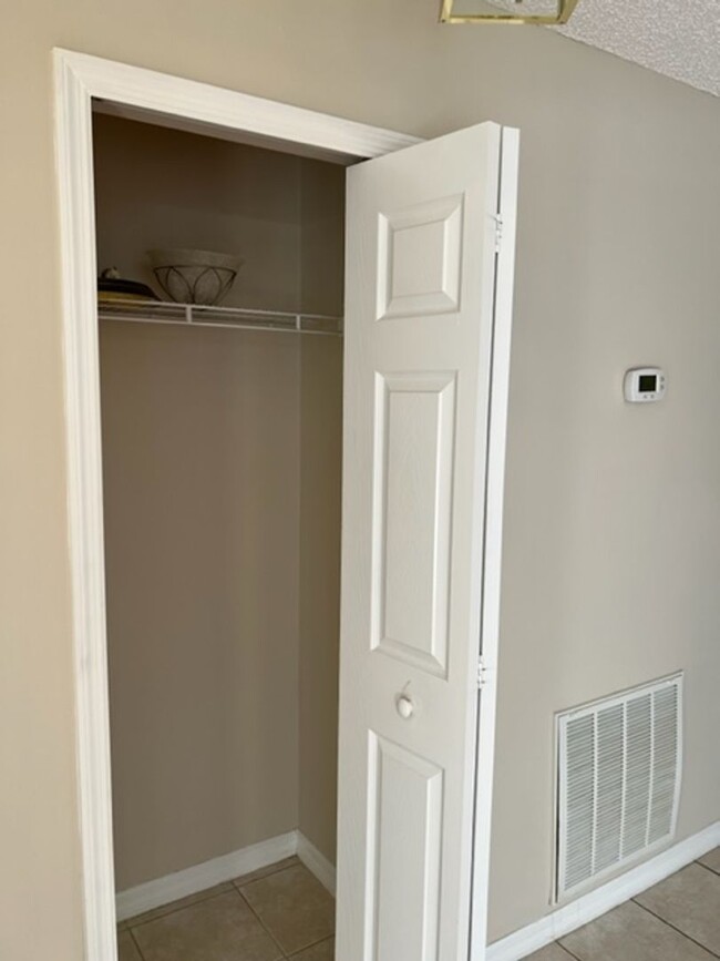 Foto del edificio - L section home for rent