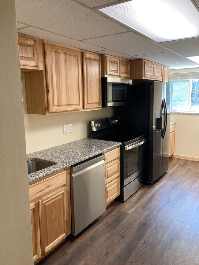Building Photo - 900 E Peach Blossom Dr