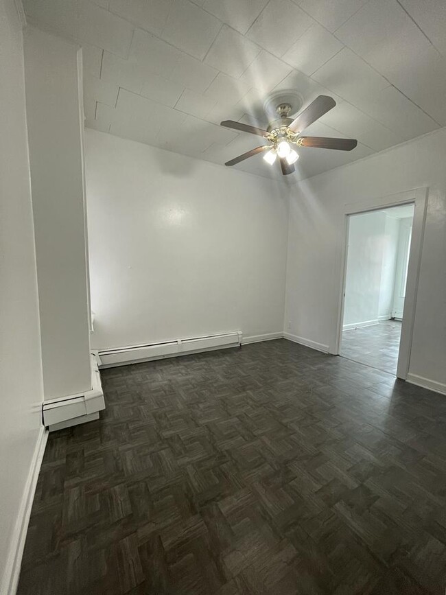 Foto del edificio - 405 Woodlawn Ave