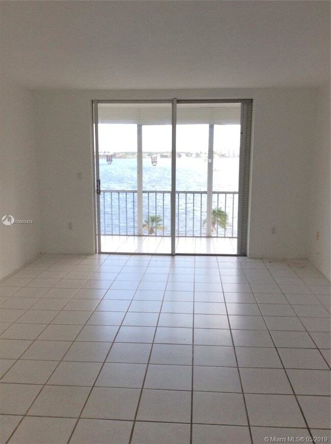 Foto del edificio - 2910 Point E Dr