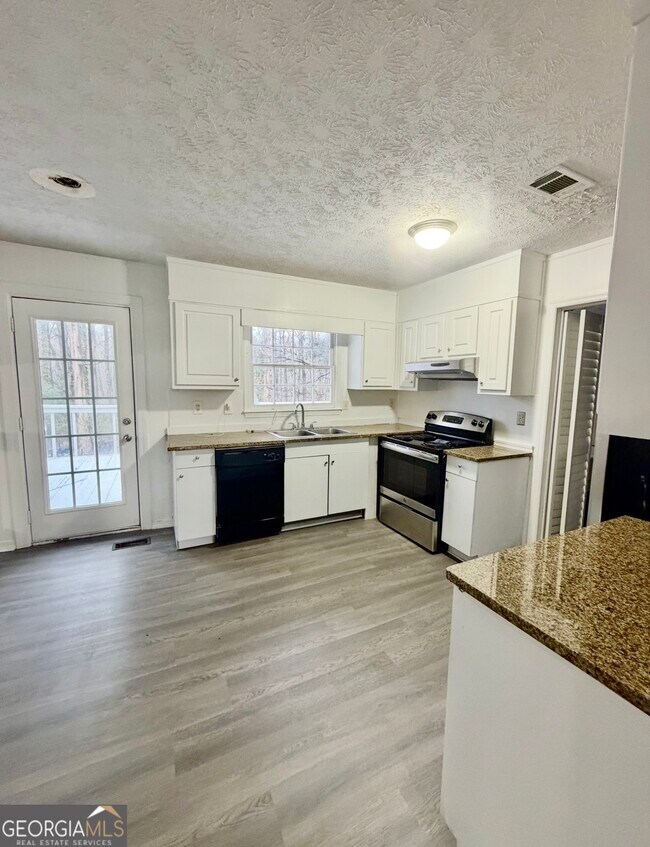 Building Photo - 975 Daisy Ct NW