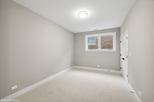 Building Photo - 2106 N Laramie Ave