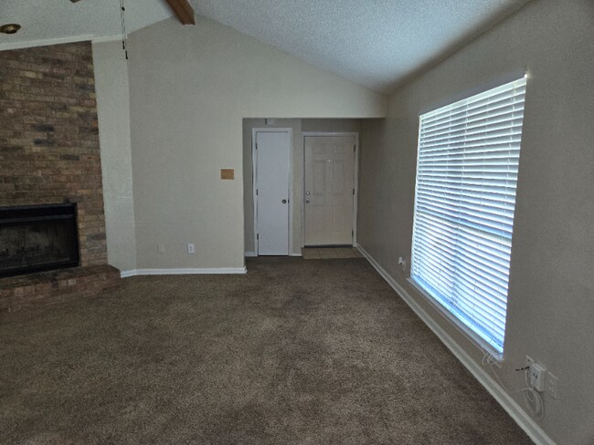 Building Photo - 834 Potomac Dr