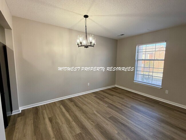 Foto del edificio - Stunning townhome w/ outdoor Maintenance provided