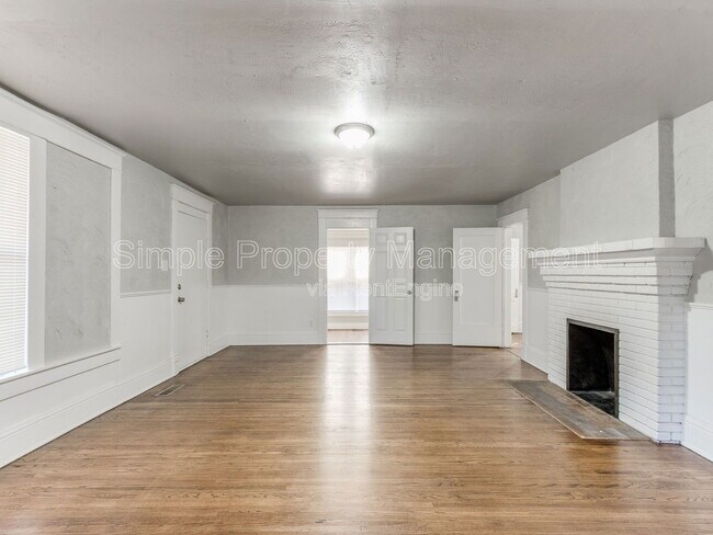Building Photo - 730 N Louisa Ave