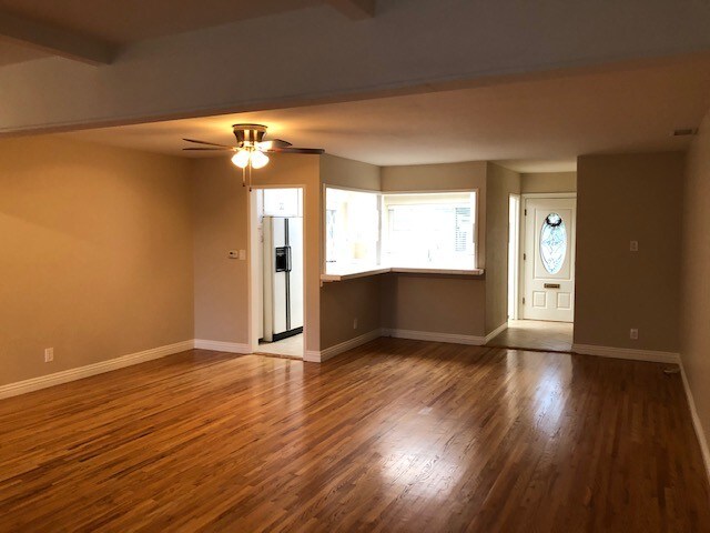 Building Photo - 537 Princeton Cir W