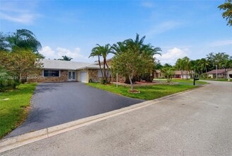 Building Photo - 676 NW 107th Ln