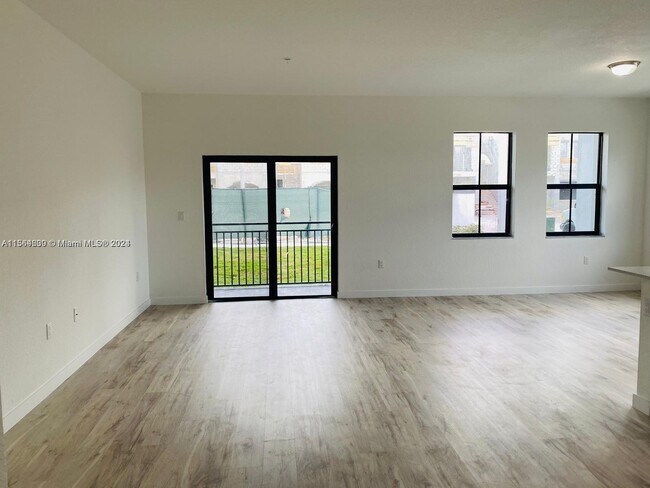 Foto del edificio - 15520 SW 136th St