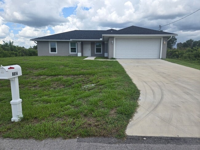 MUST SEE-CUSTOM BUILT-LARGE NEWER CONSTRUT... - MUST SEE-CUSTOM BUILT-LARGE NEWER CONSTRUT... House