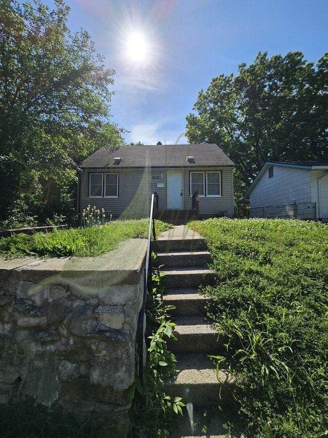 Building Photo - 5400 Norton Ave