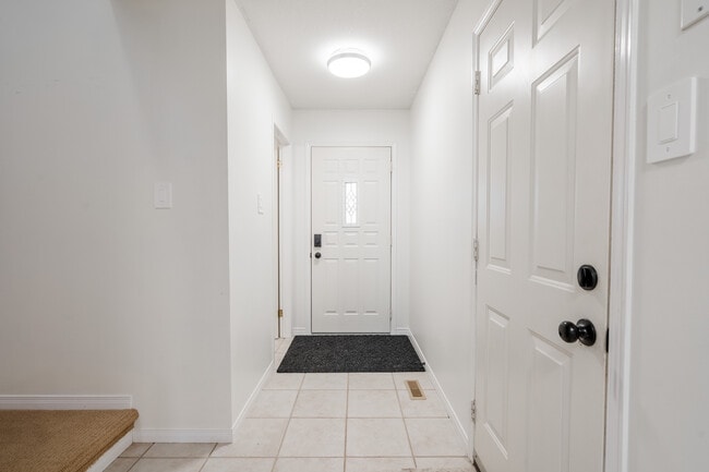 Building Photo - 235 Rossmore Ct