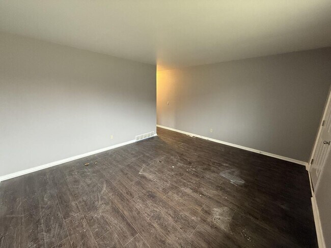 Building Photo - 1324-1326-1326 Fenceway Dr