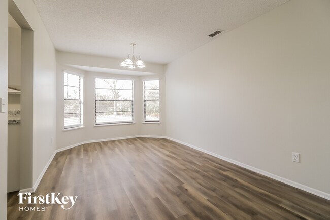 Foto del edificio - 2416 Lackland Dr