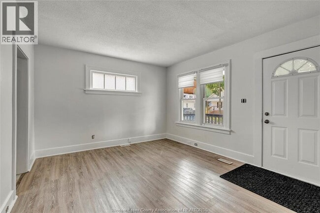 Building Photo - 842-844 ELLROSE AVENUE Unit# DUPLEX