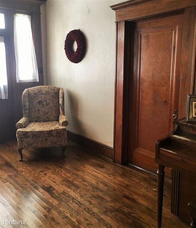 Building Photo - 5 br, 2.5 bath House - 430 Monroe St