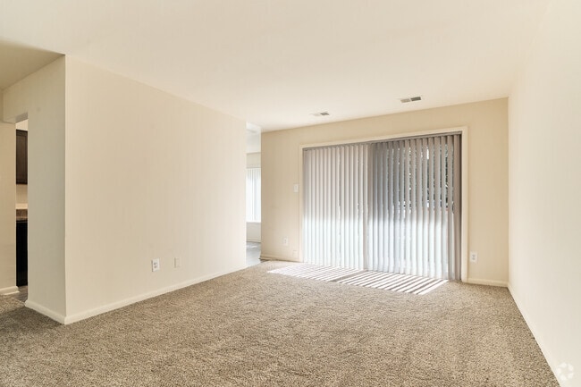 1 habitación, 1 baño - 999 pies cuadrados - Sala de estar - Montgomery Club Apartments*