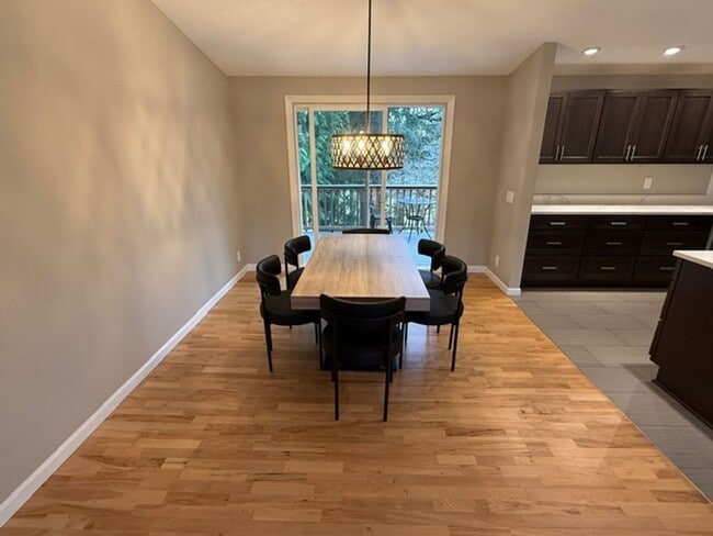 Foto del edificio - UPDATED 4 BED, 3 BATH KIRKLAND HOUSE FOR RENT AVAILABLE NOW!