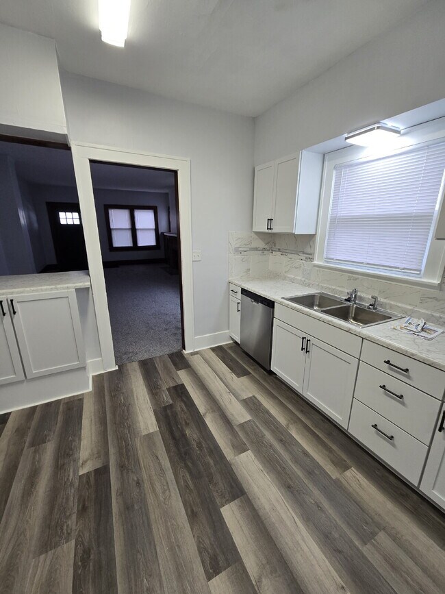 Building Photo - 341 N Grove Dr