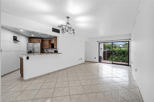 Foto del edificio - 9421 Fontainebleau Blvd