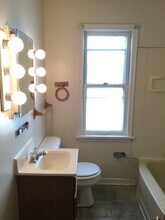 Building Photo - 2827 W Bobolink Ave